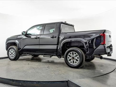 Used 2025 Toyota Tacoma SR image 6