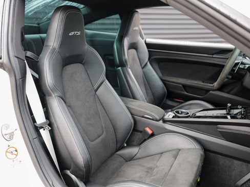 Certified 2022 Porsche 911 Carrera GTS image 28