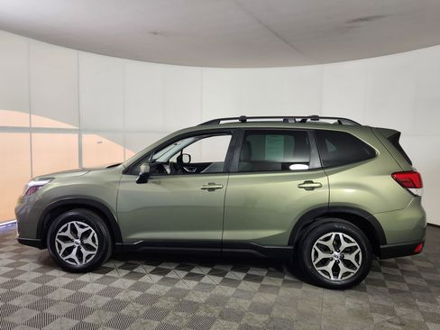 Used 2021 Subaru Forester Premium image 4
