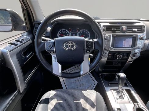 Used 2015 Toyota 4Runner SR5 AWD/4WD image 9