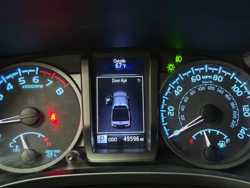 Used 2018 Toyota Tacoma TRD Off-Road w/ Technology Package AWD/4WD image 29