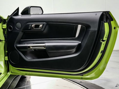 Used 2020 Ford Mustang Shelby GT500 w/ Technology Package image 94