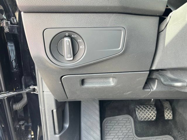 Used 2023 Volkswagen Tiguan SE FWD image 30
