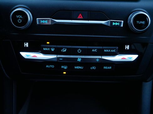 Used 2020 Ford Explorer XLT w/ Equipment Group 202A image 13