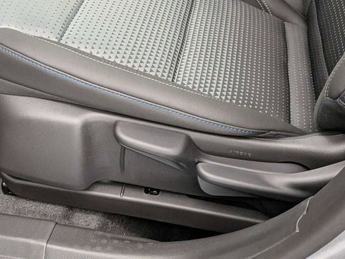 New 2026 Chevrolet Trax LT w/ Sunroof Package FWD image 18