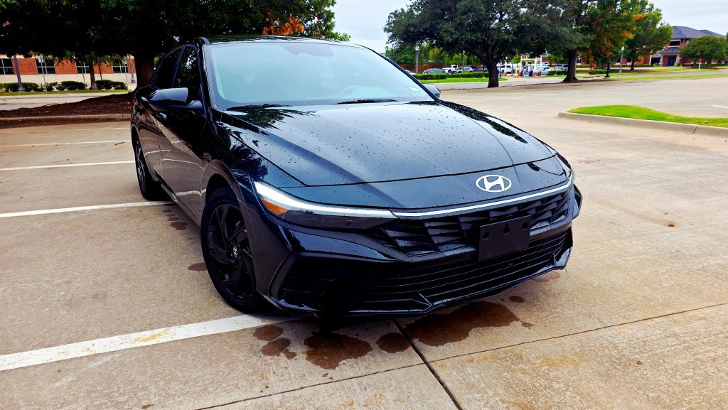 Used 2026 Hyundai Elantra Sport FWD image 4