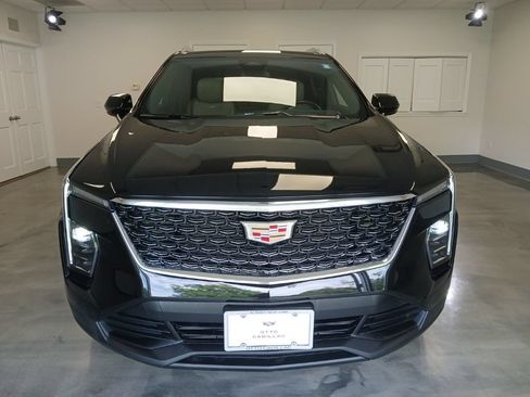 Certified 2024 Cadillac XT4 Luxury w/ Cold Weather Package AWD/4WD image 5