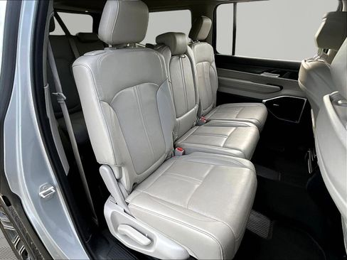 Used 2024 Jeep Wagoneer Series II w/ Flexible Seating Group RWD image 24