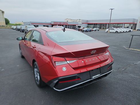 Used 2024 Hyundai Elantra SEL FWD image 3