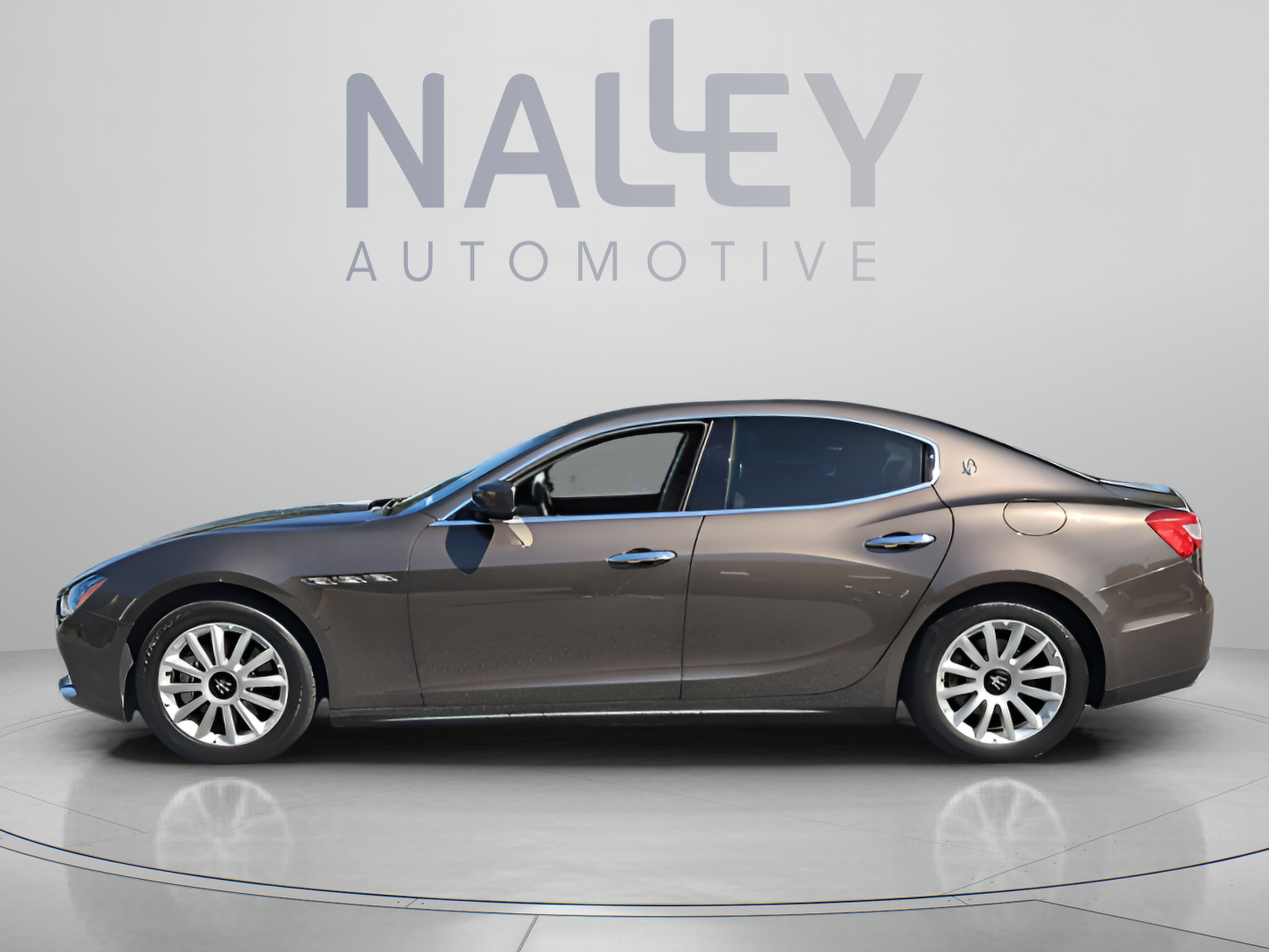Used 2014 Maserati Ghibli RWD image 2