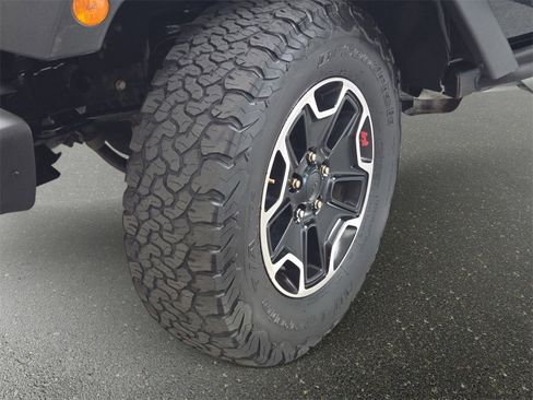 Used 2015 Jeep Wrangler Unlimited Rubicon image 33