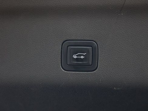 Used 2023 GMC Yukon XL SLT RWD image 28