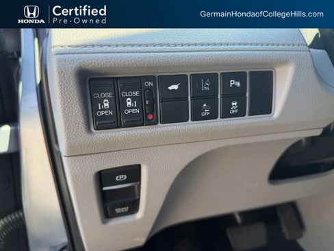 Used 2018 Honda Odyssey Touring image 17