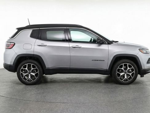 Used 2025 Jeep Compass Limited AWD/4WD image 11