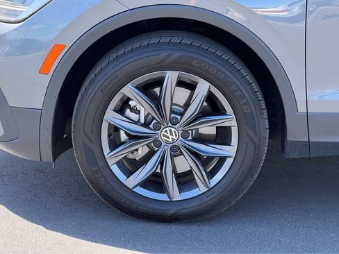 Used 2022 Volkswagen Tiguan SE AWD/4WD image 13