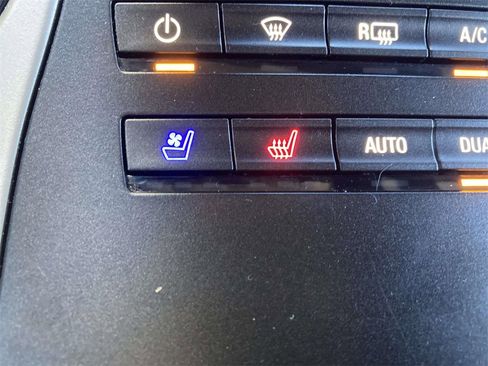 Used 2019 Lincoln Nautilus Reserve image 16