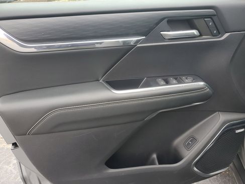 Used 2024 GMC Acadia Elevation image 18