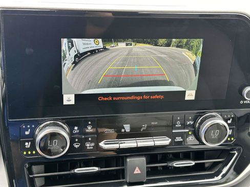 Used 2023 Toyota Highlander Limited FWD image 22