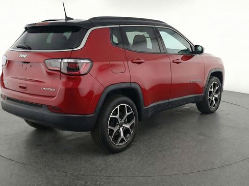 Used 2025 Jeep Compass Limited image 9