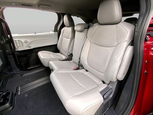 Certified 2026 Toyota Sienna XLE FWD image 20