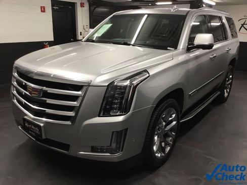 Used 2017 Cadillac Escalade Luxury image 6