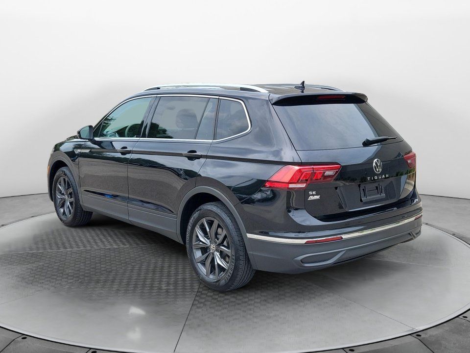 Certified 2023 Volkswagen Tiguan SE w/ Panoramic Sunroof Package FWD image 5