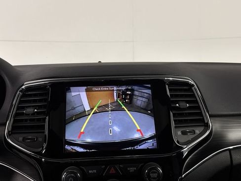 Used 2019 Jeep Grand Cherokee Limited AWD/4WD image 8