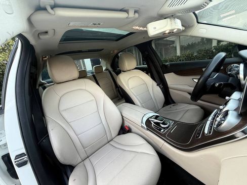 Used 2019 Mercedes-Benz C 300 4MATIC Sedan image 24