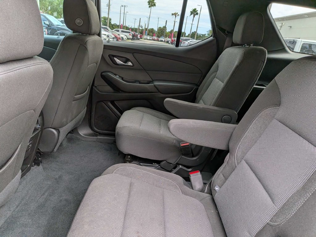 Used 2023 Chevrolet Traverse LT FWD image 16