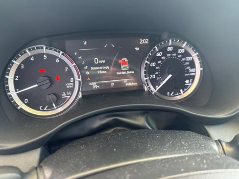 Used 2023 Toyota Highlander LE FWD image 7