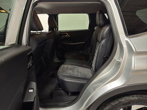 Used 2024 Mitsubishi Outlander SE image 10