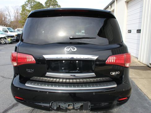 Used 2014 INFINITI QX80 4WD w/ Deluxe Touring Package image 16