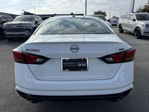 Used 2025 Nissan Altima 2.5 SR FWD image 6