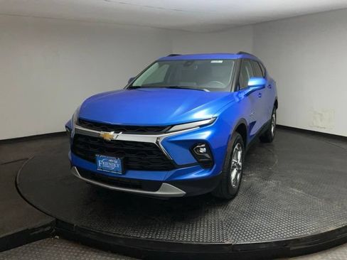 Certified 2024 Chevrolet Blazer LT w/ Convenience Package FWD image 3