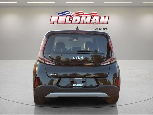 Used 2023 Kia Soul LX FWD image 4