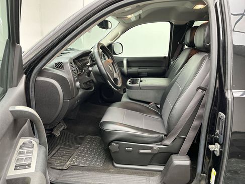 Used 2009 Chevrolet Silverado 1500 LT w/ Power Pack Plus AWD/4WD image 3
