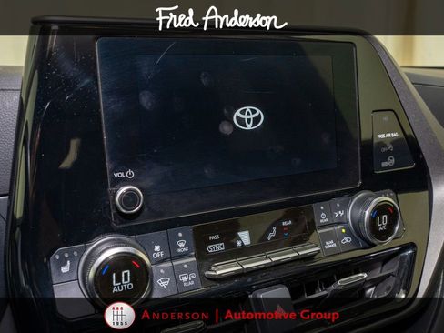 Used 2023 Toyota Highlander XLE FWD image 16