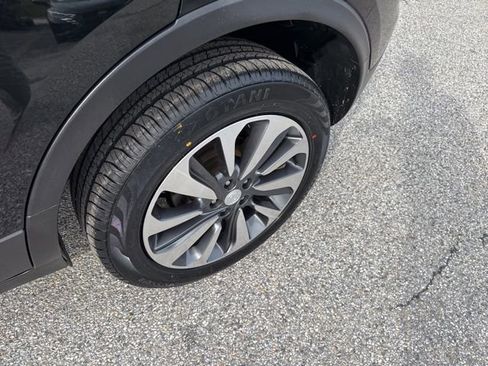 Used 2022 Buick Encore Preferred w/ Safety Package AWD/4WD image 37