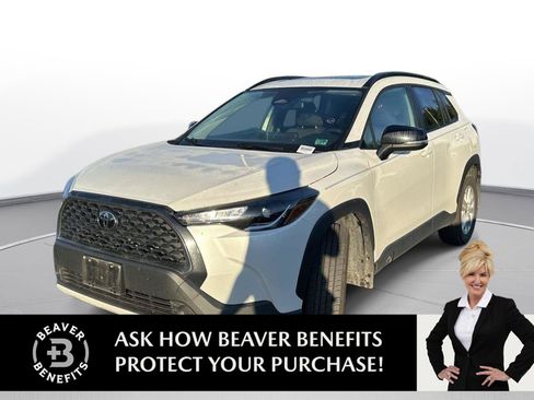 Used 2025 Toyota Corolla Cross LE w/ Moonroof Package AWD/4WD image 1