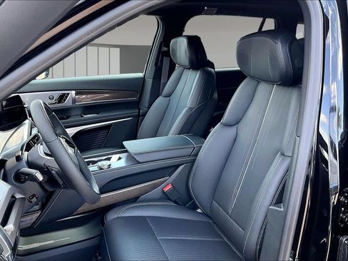 New 2027 Cadillac Vistiq Sport w/ LPO, Floor Liner Package AWD/4WD image 9