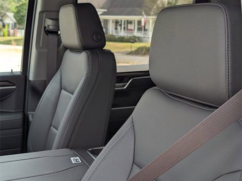 New 2026 GMC Sierra 1500 SLT image 12