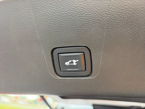 Used 2021 Chevrolet Traverse LT AWD/4WD image 7