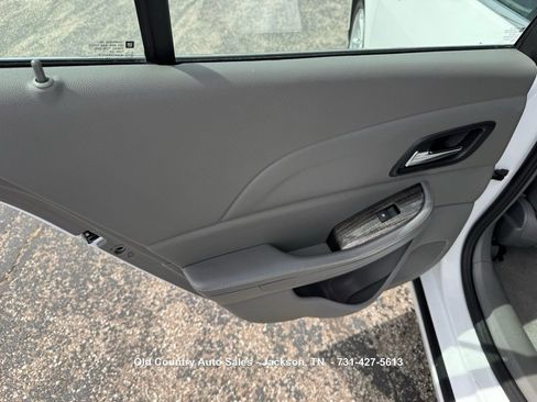 Used 2016 Chevrolet Malibu LT FWD image 9