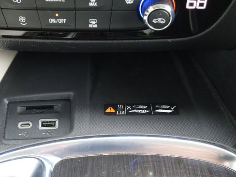 Used 2024 Buick Enclave Essence FWD image 22