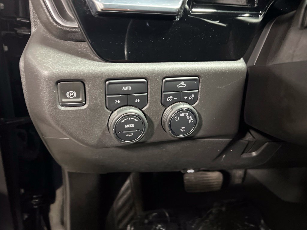 Used 2024 Chevrolet Silverado 1500 LT AWD/4WD image 26