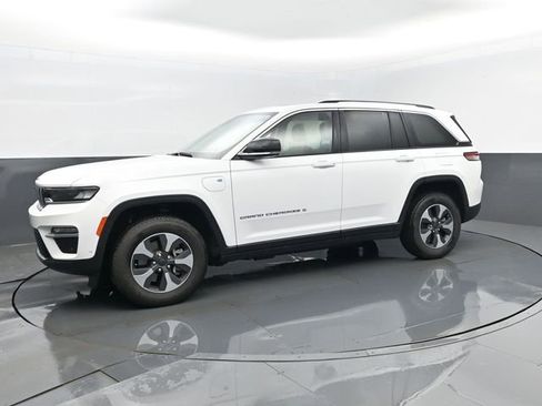Used 2022 Jeep Grand Cherokee Limited 4xe w/ Luxury Tech Group II AWD/4WD image 5