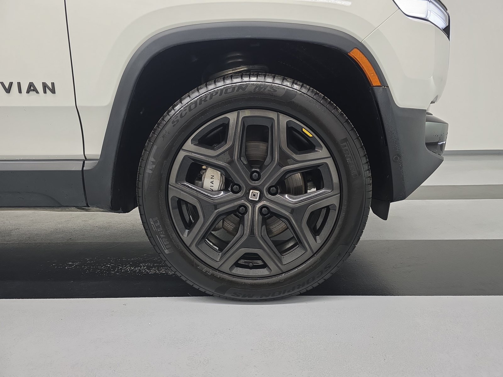 Used 2025 Rivian R1S Adventure Dual AWD/4WD image 11