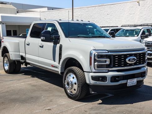 Certified 2026 Ford F450 Platinum w/ FX4 Off-Road Package AWD/4WD image 3