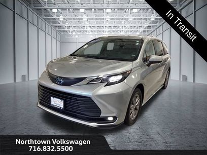 Used 2025 Toyota Sienna XLE