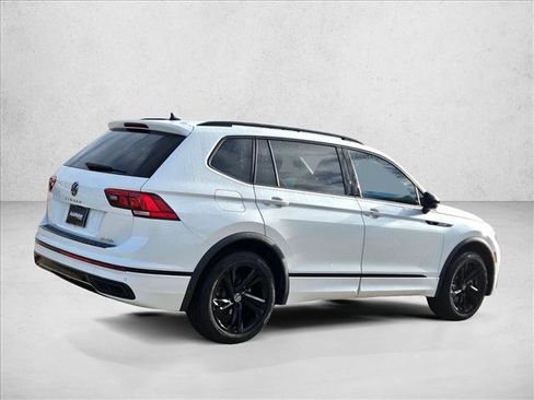 Used 2023 Volkswagen Tiguan SE R-Line image 5